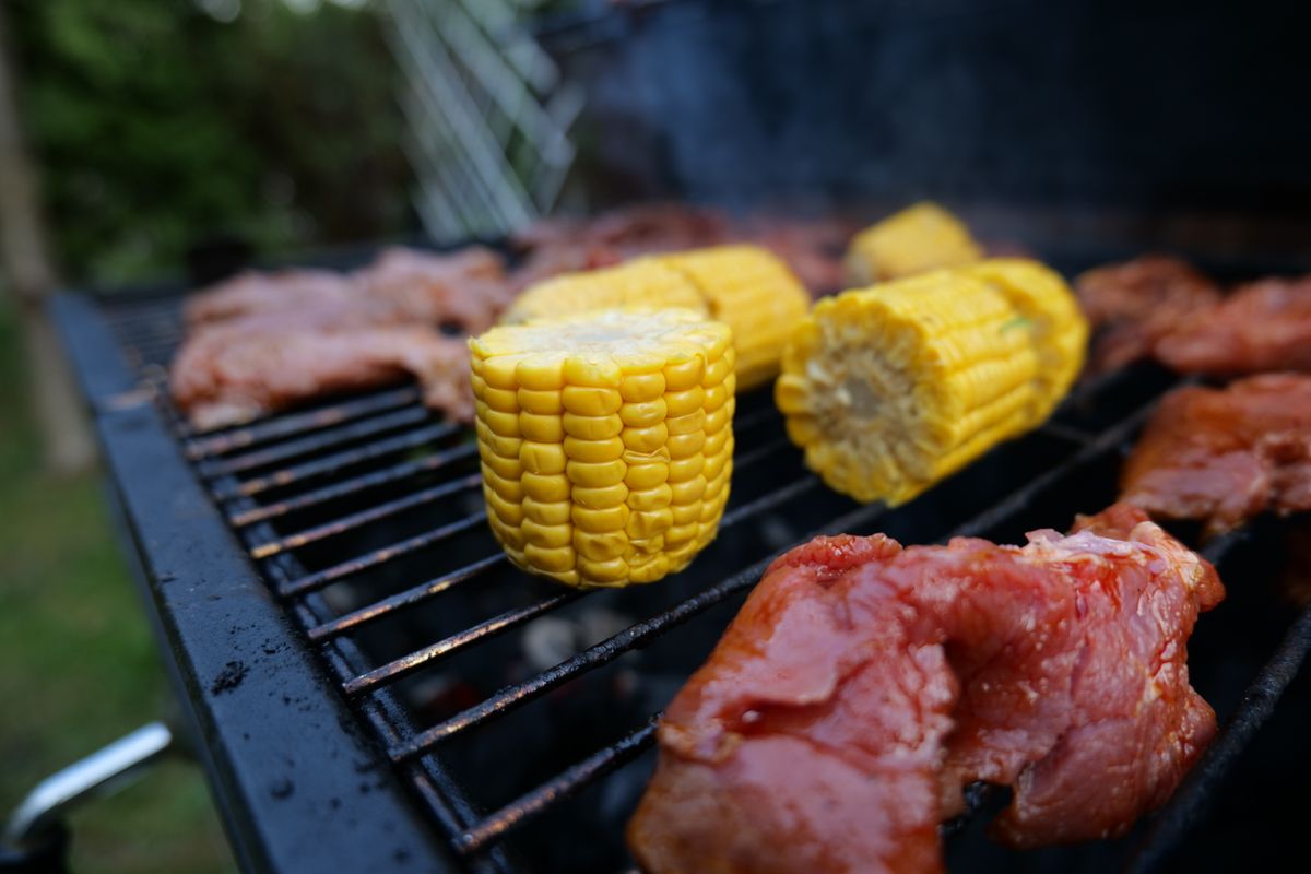 Corn ribs op de BBQ - gegrilde maiskolven in ribvorm trending recept